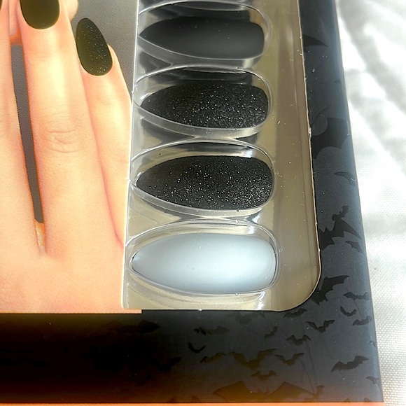 Ardell limited edition press-on nails - Picture 2 of 3